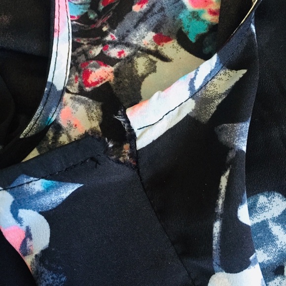 DANIEL RAINN Nordstrom Floral Rose Sleeveless Blouse With V Cut Black Sz Medium - Picture 7 of 8
